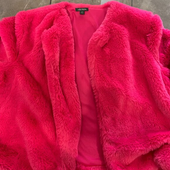 Woman's pink fluffy jacket - Picture 2 of 3